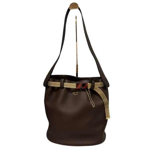 PRADA プラダ 1BE085 バックル付きレザーバケットバッグ