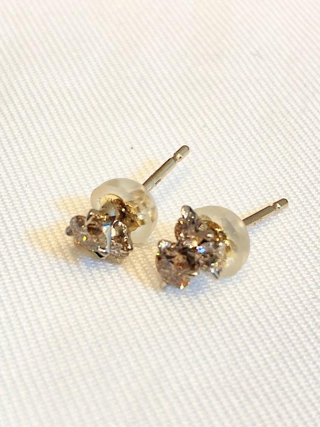 カシケイ　ダイヤモンド　ピアス　K18　0.46ct