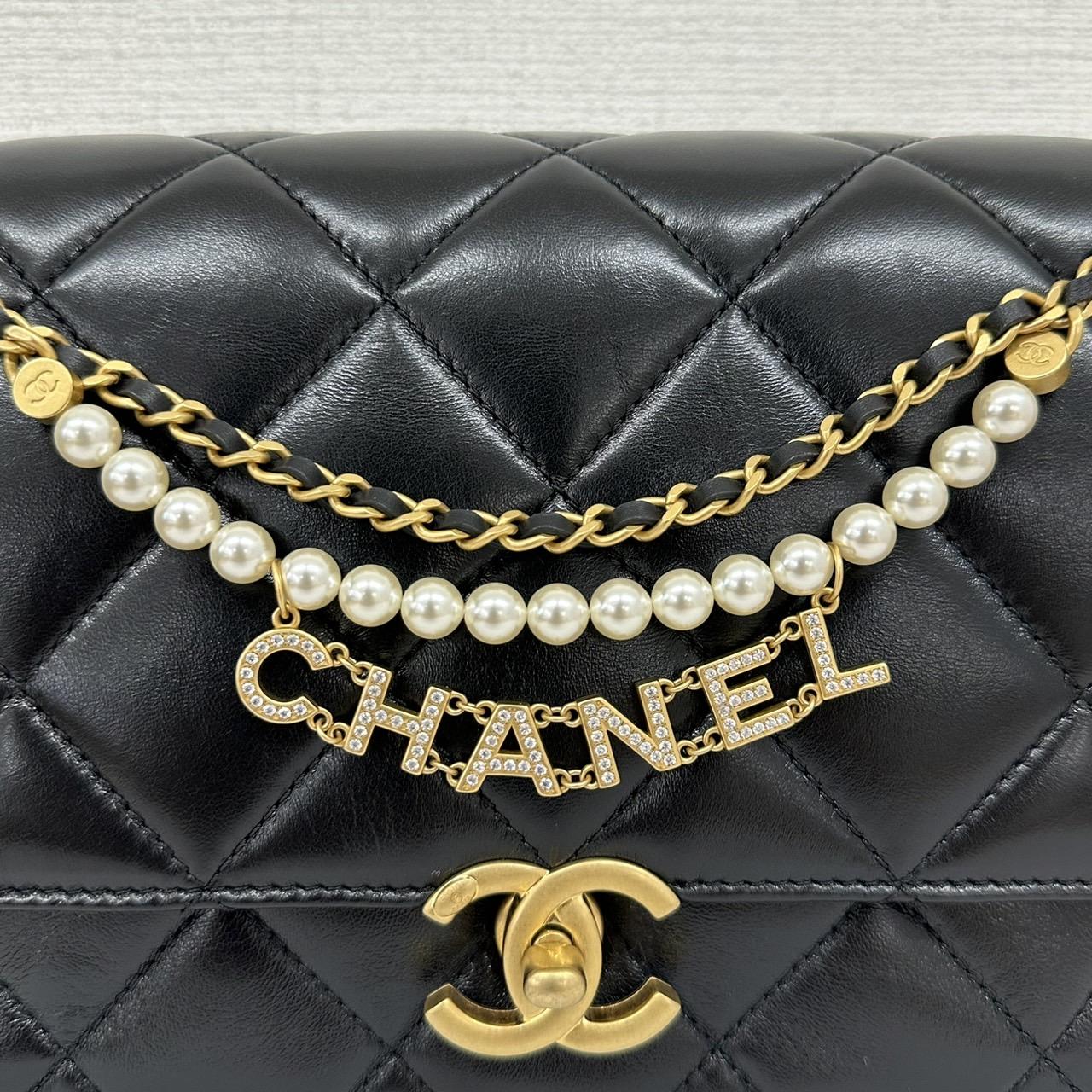 CHANEL　チェーンショルダーバッグ　ラムスキン　パール