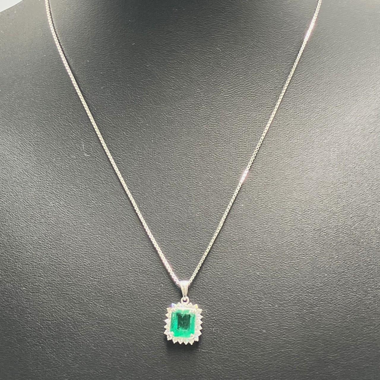 Pt850/900　エメラルド　ペンダントネックレス　E3.04ct 　D０．４３ct　7.4ｇ