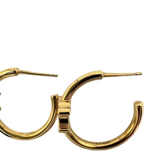 CELINE　トリオンフ アシンメトリックフープピアス