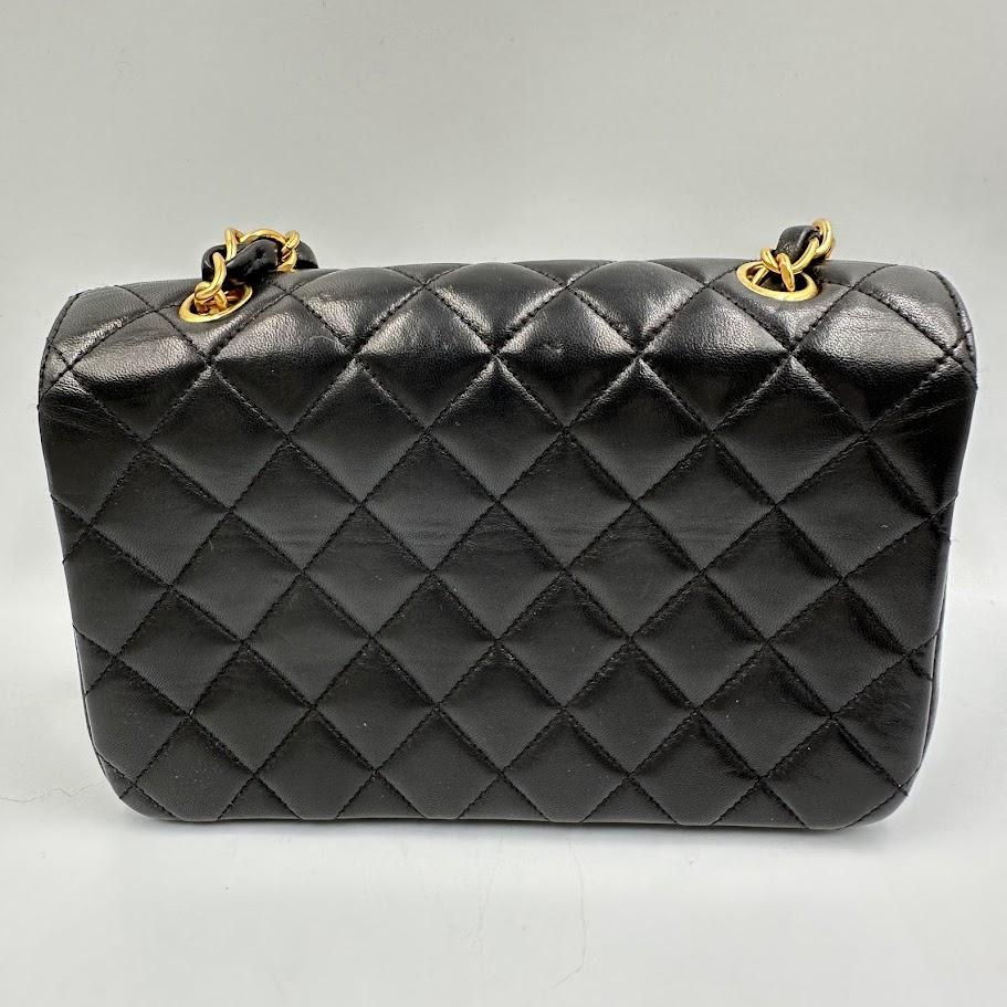 CHANEL　シャネル　ヴィンテージミニマトラッセ　（パリ限定品）