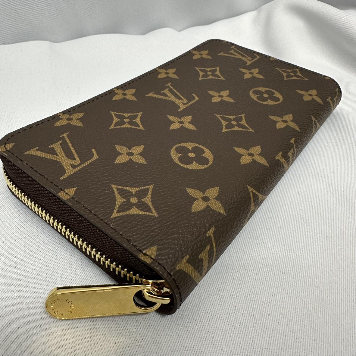 ルイヴィトン M42616 ジッピーウォレット