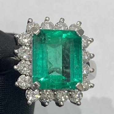 Pt900 プラチナリング　エメラルド4.97ct 